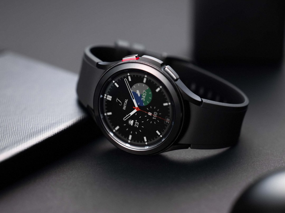 Samsung Galaxy Watch4 Classic 46mm BT R890N — Ilustrační foto — barva se může lišit