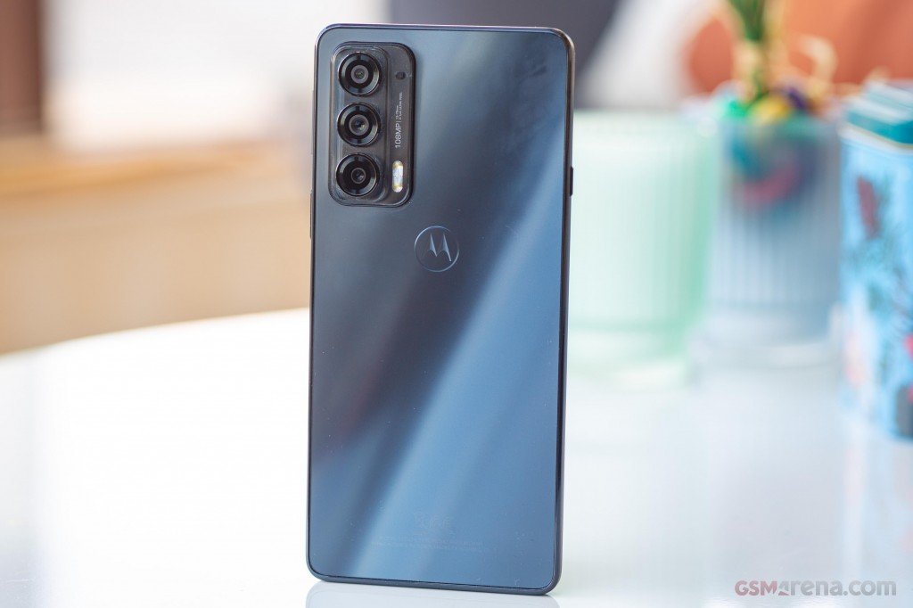 Motorola Edge 20 5G — Ilustrační foto — barva se může lišit