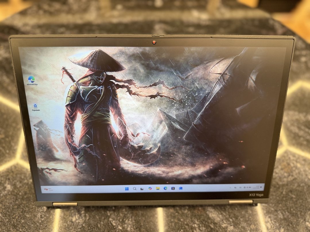 Lenovo ThinkPad X13 Gen. 2 Yoga 13.3" dotykový 2v1 — Ilustrační foto — barva se může lišit